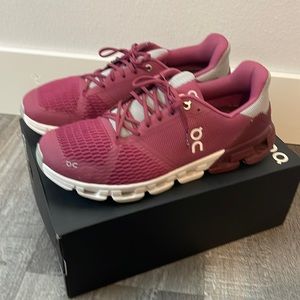 Women’s On Cloud size 11